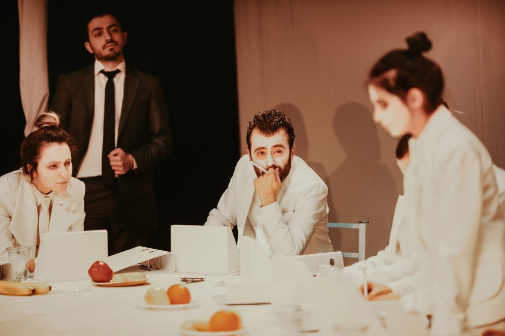 Grubun Kurucusu ve Koordinatörü Av. Hüseyin Akçar ile Anadolu Üniversitesi Sui Generis Tiyatro’yu konuştuk.