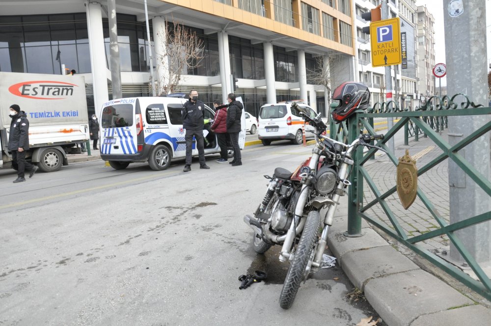 Eskişehir’de tramvayla motosikletin çarpışması sonucu meydana gelen trafik kazasında 1 kişi yaralandı.