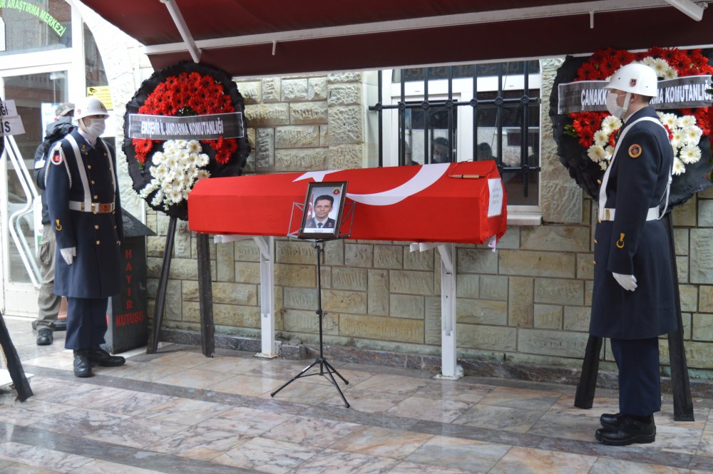 Arkadaşlarıyla balığa çıktıkları teknenin batmasından 18 gün sonra cansız bedenine ulaşılan Jandarma Astsubay Kıdemli Başçavuş Fatih Toykuyu, Eskişehir’de düzenlenen cenaze töreninin ardından Asrî Mezarlığa defnedildi.