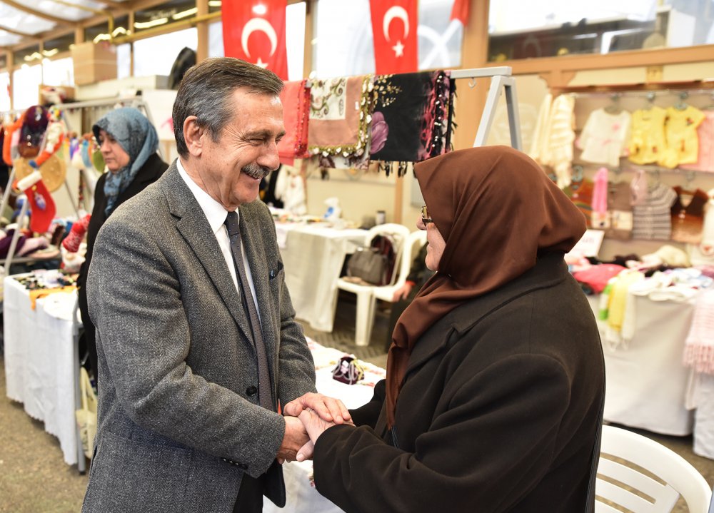 Tepebaşı Belediye Başkanı Ahmet Ataç, üreten kesimlere verdiği destekle Türkiye’ye örnek oluyor. Tepebaşı’nın yıllar önce başlattığı uygulamalarla başta kadınlar kadınlar ve kırsal kesimdekiler olmak üretimler kazanca dönüştü.