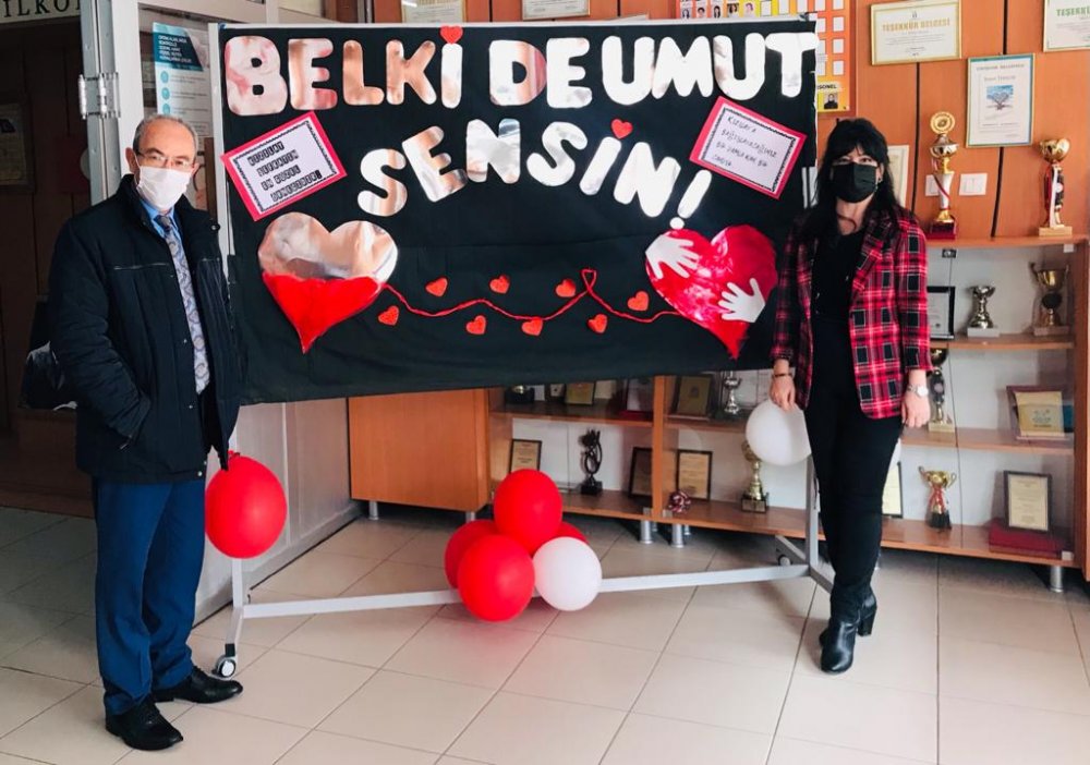 Kızılay tarafından Hürriyet İlkokulu’nda düzenlenen kan bağışı kampanyasına pandemi şartlarına rağmen ilgi büyüktü. 